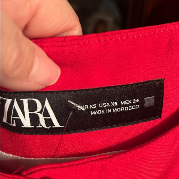 ZARA  Bright Red Crop Top with Button Accents extra small - Picture 9 of 10